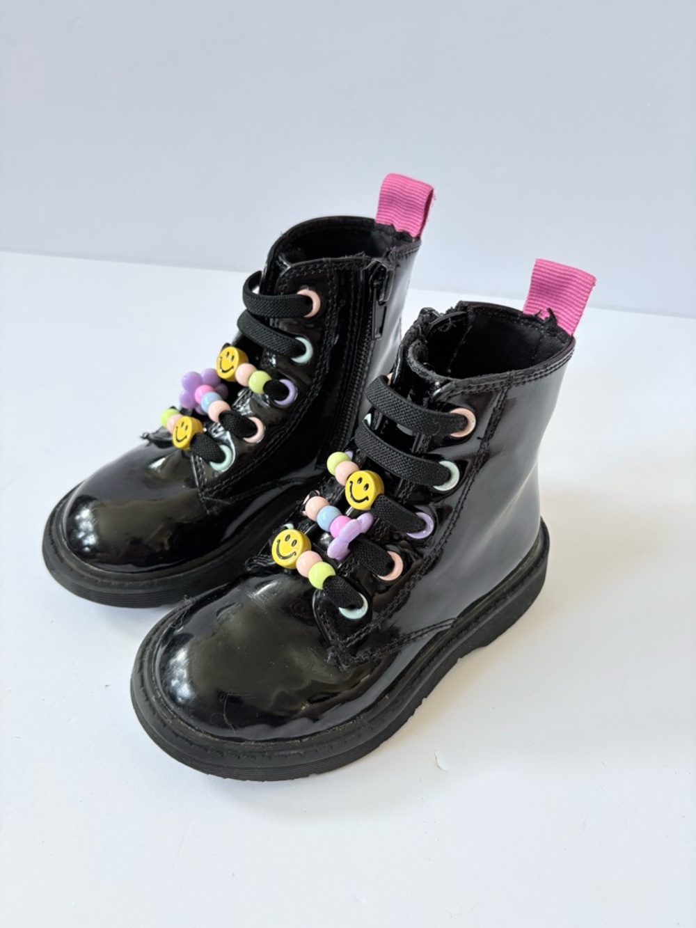 Tucker+Tate Piper Charm Boot Black Faux Patent Leather 7 Smiley Face Flower Cute